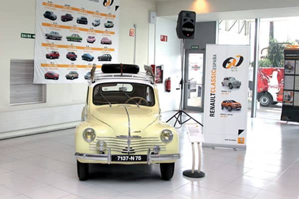 El concesionario Renault Unsain de Pamplona celebró los 60 años de Renault con una exposición de clásicos