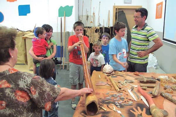 Éxito de participación en el taller prehistórico que organizó la Asociación Dictel