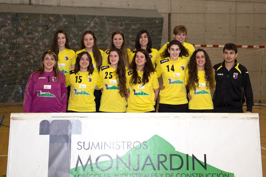 El equipo sénior femenino del BM Lizarreria, líder