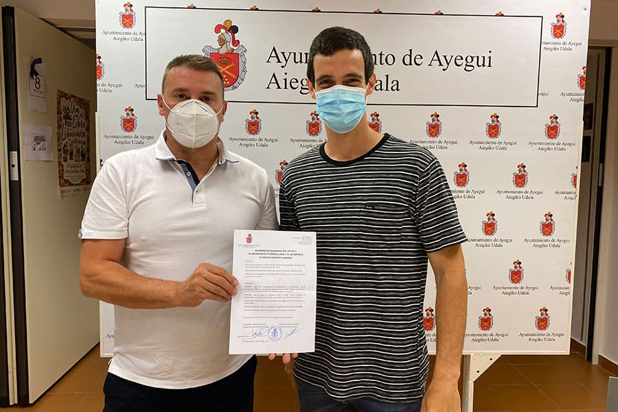 El Ayuntamiento de Ayegui apoya al piloto Ander Valentín en la nueva temporada