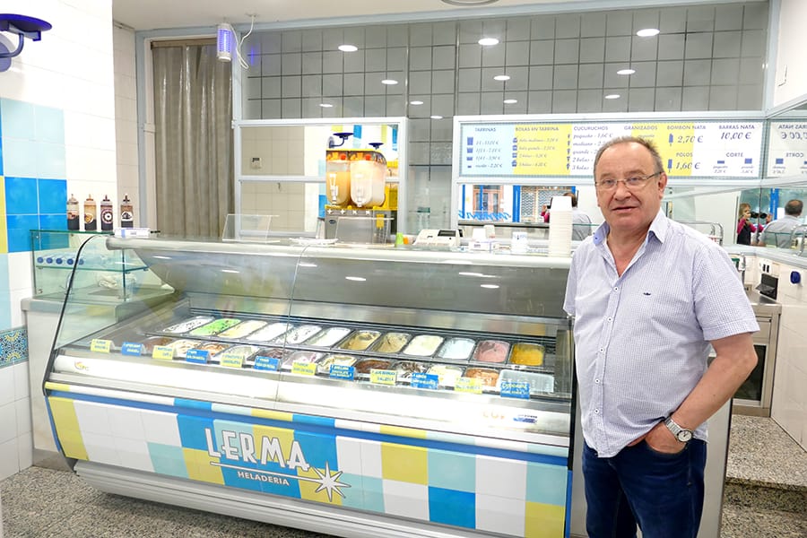 ENTREVISTA – Jesús López Gastón, heladero – “Me llevo la felicidad de los clientes. Un helado siempre hace sonreír”