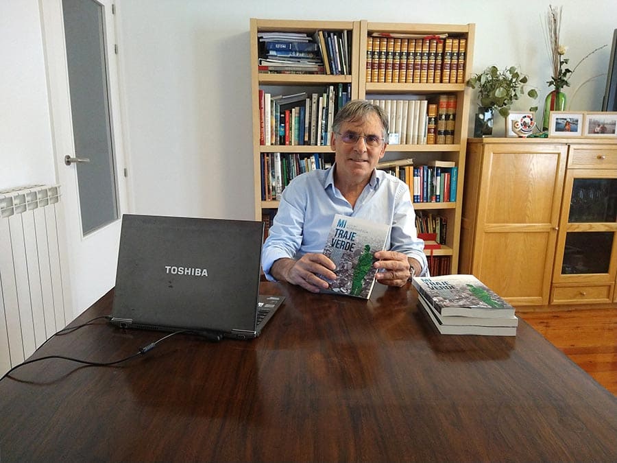 ENTREVISTA -Luis Mª Rodríguez Elía – Autor de ‘Mi traje verde’ – “Es una trama de ficción que relata mi trayectoria profesional”