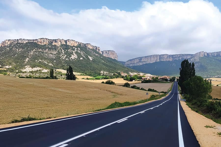 Renovado el pavimento de la carretera que comunica el valle de Metauten