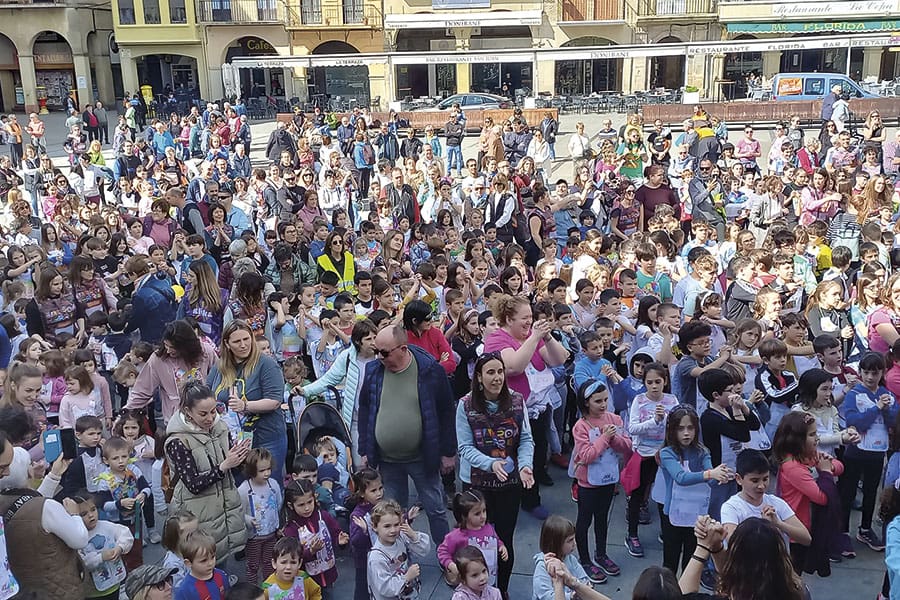 La Korrika Txiki convirtió calles y plazas en la fiesta del euskera